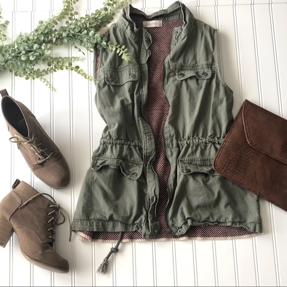 Altar'd State Jackets & Blazers - Altar’d State green cargo vest cream design